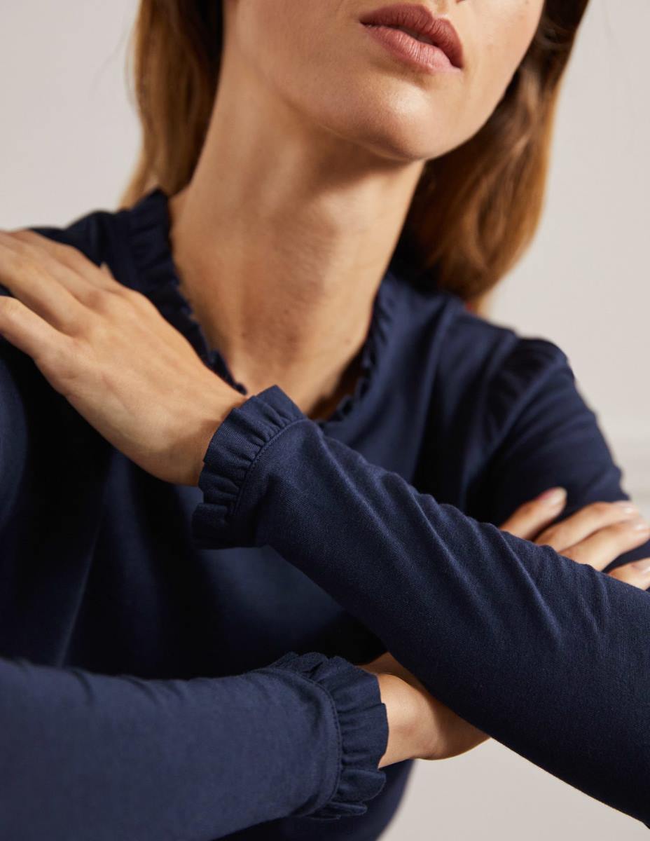 облекло Boden горна част със супермеки волани военноморски флот Жени LL68132