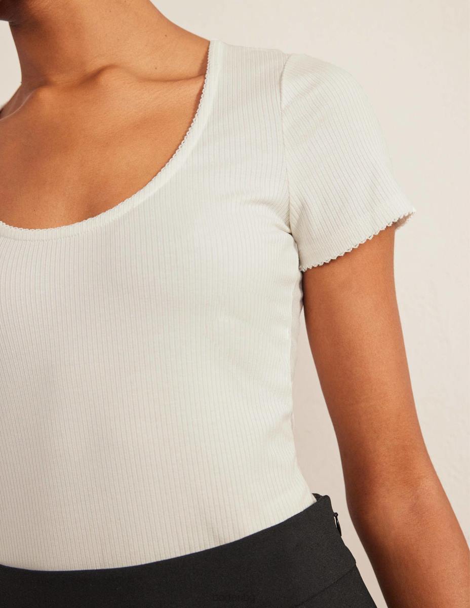 облекло Boden горна част с оребрено деколте слонова кост Жени LL681367