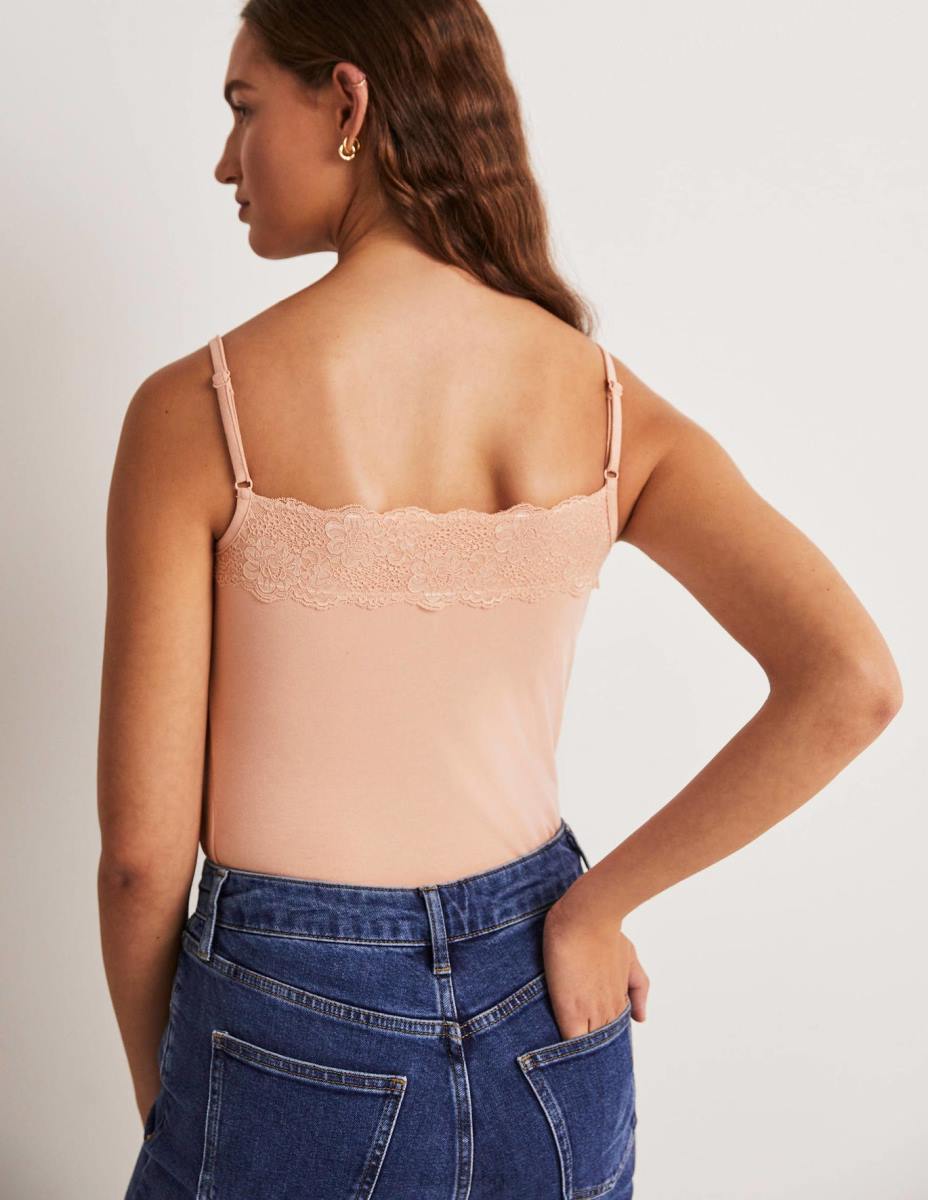 облекло Boden дантелен ками топ светло бежово Жени LL682596