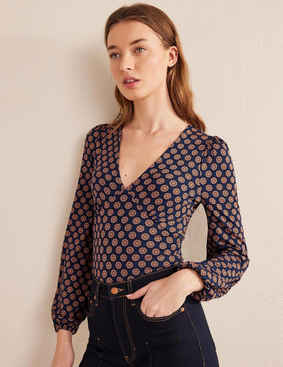 облекло Boden щамповано горнище с v-образно деколте френски флот и слънчоглед Жени LL681709