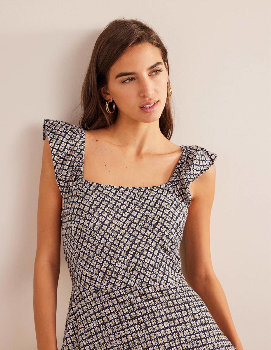 облекло Boden миди рокля от трико с волани черна и цъфтяща пъпка Жени LL681021