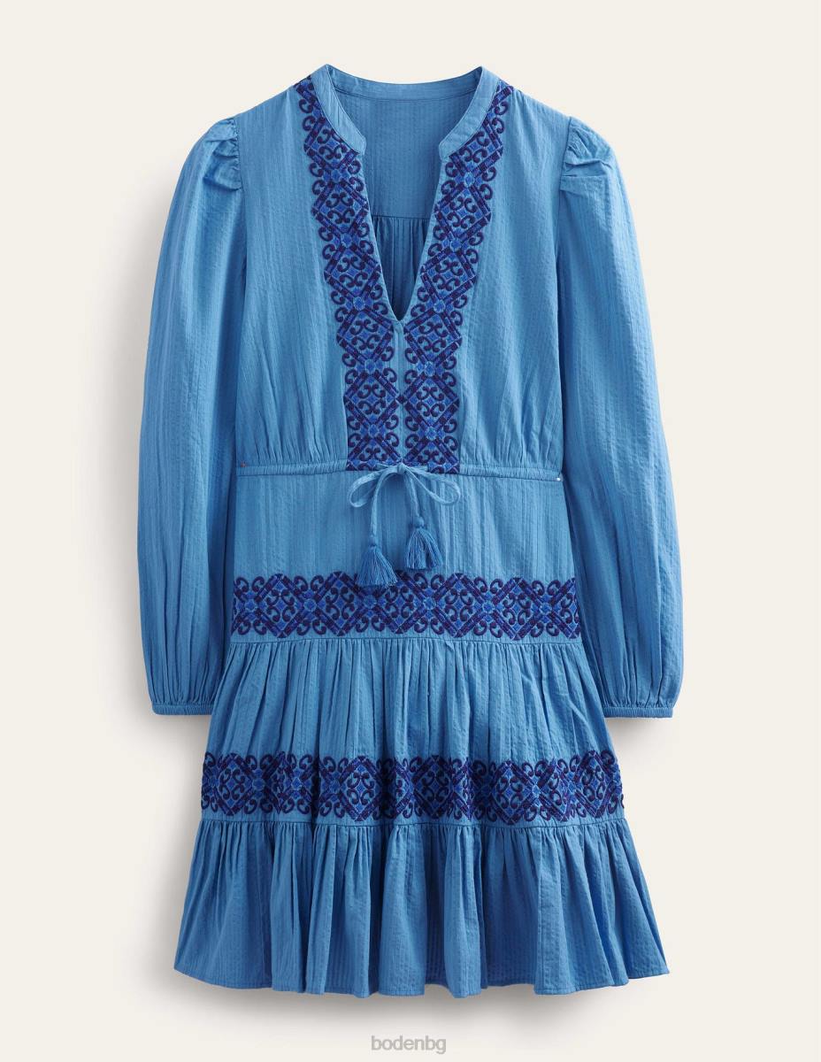 облекло Boden многослойна бродирана рокля порцеланово синьо Жени LL681297