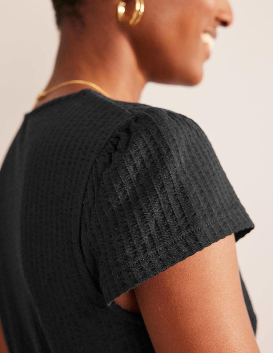 облекло Boden рокля за чай от трико от сиърсукър черен Жени LL682271