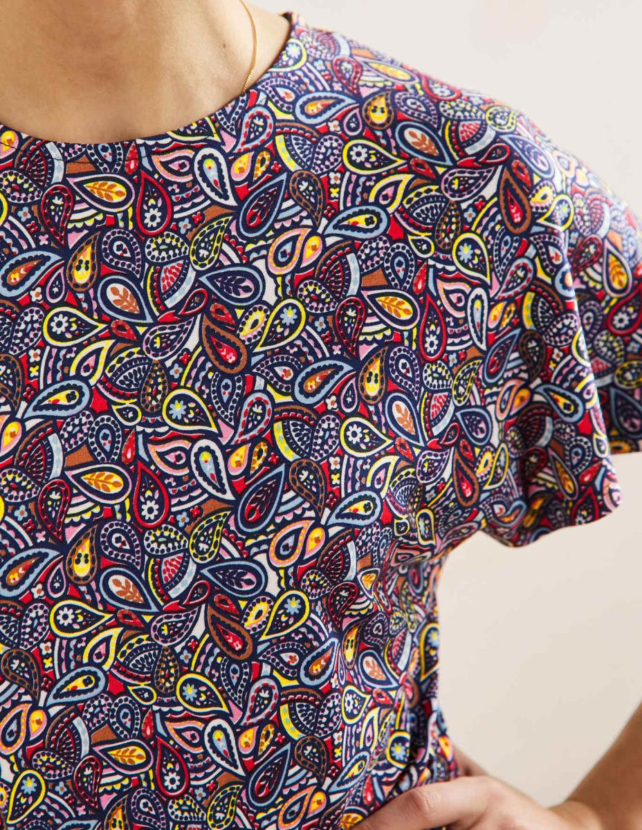 облекло Boden рокля от трико с пърхащи ръкави тъмносин пейсли руж Жени LL682403