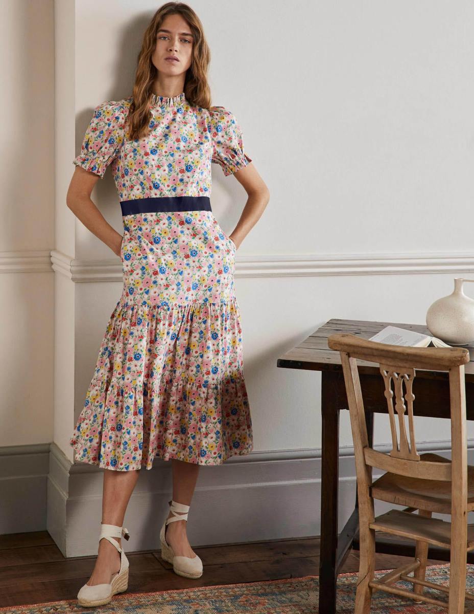 облекло Boden миди рокля с волани и деколте млечен шейк и елегантен цвят Жени LL682599