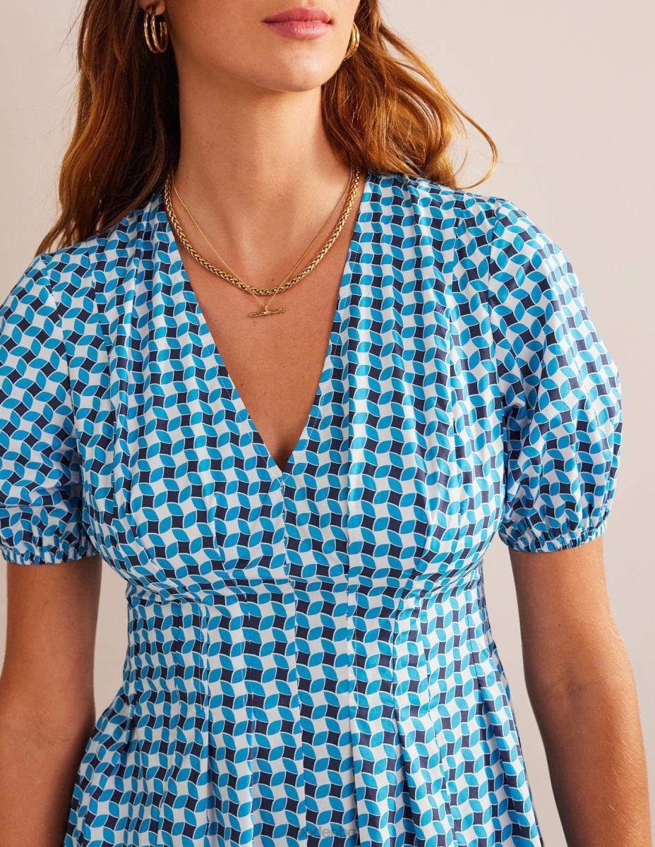 облекло Boden рокля с v-образно деколте и стрелички флуоро синьо и абстрактен диамант Жени LL6841