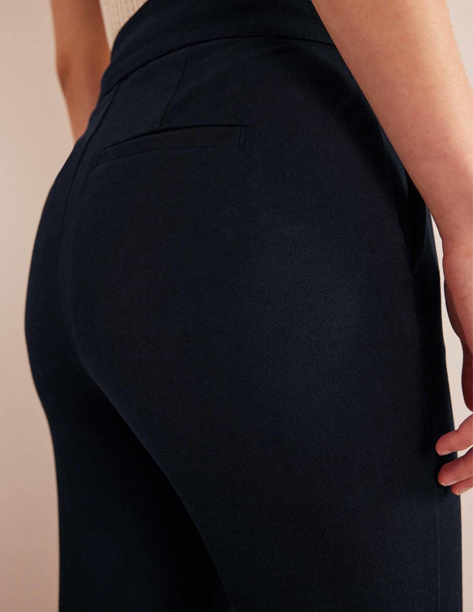 облекло Boden двуеластични панталони с кльош военноморски флот Жени LL68340