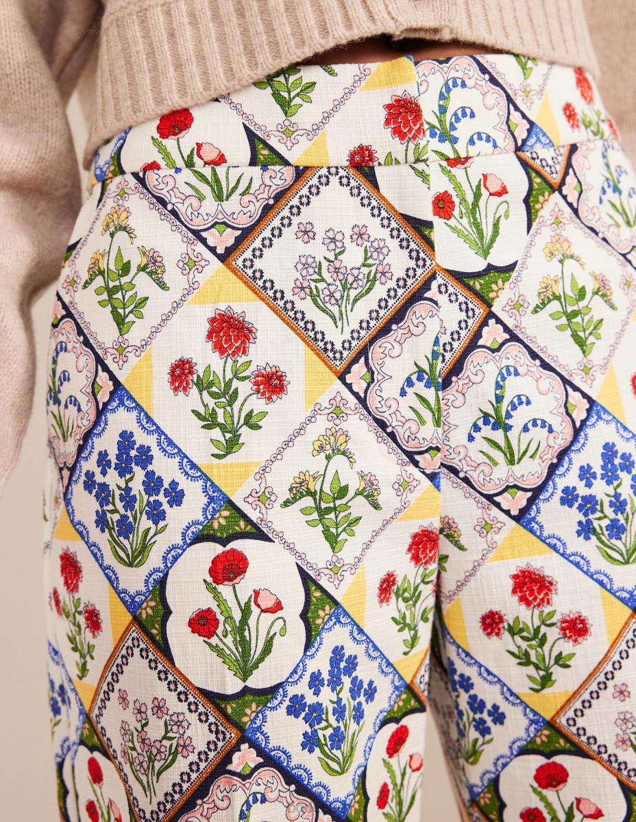 облекло Boden прав панталон с щампа слонова кост и бяла камбанка Жени LL68975