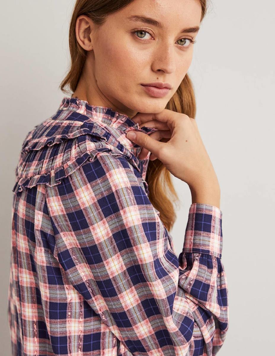 облекло Boden риза с волани с висока яка тъмносиньо и медно каре с лурекс Жени LL681959