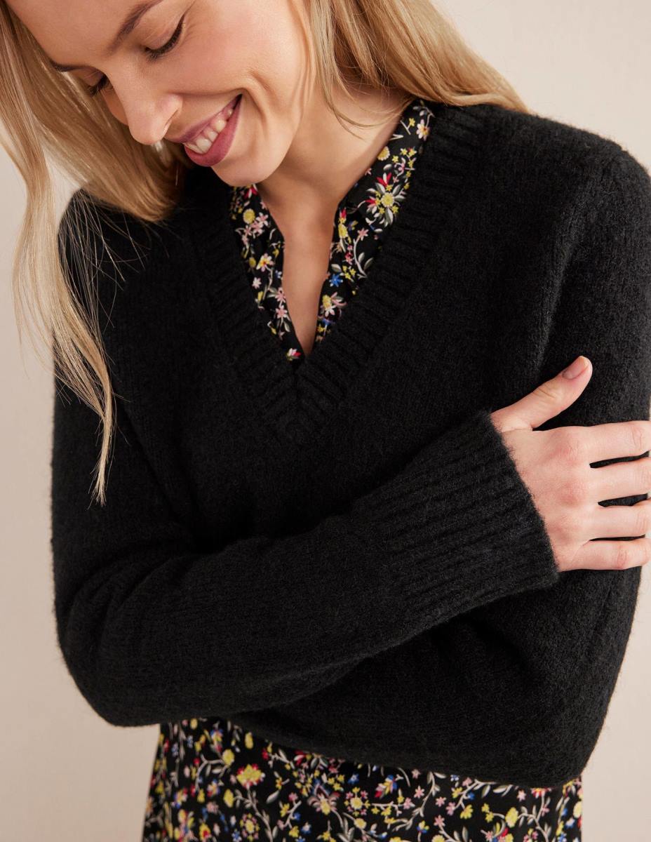 облекло Boden пухкав изрязан пуловер с v-образно деколте черен Жени LL681707