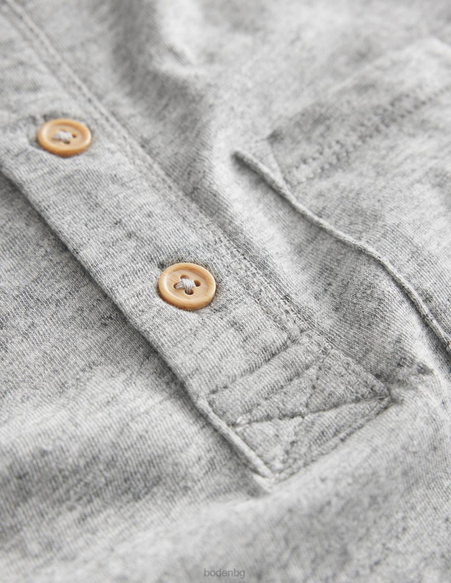 облекло Boden изпрана памучна тениска henley сив мергел момчета LL683029