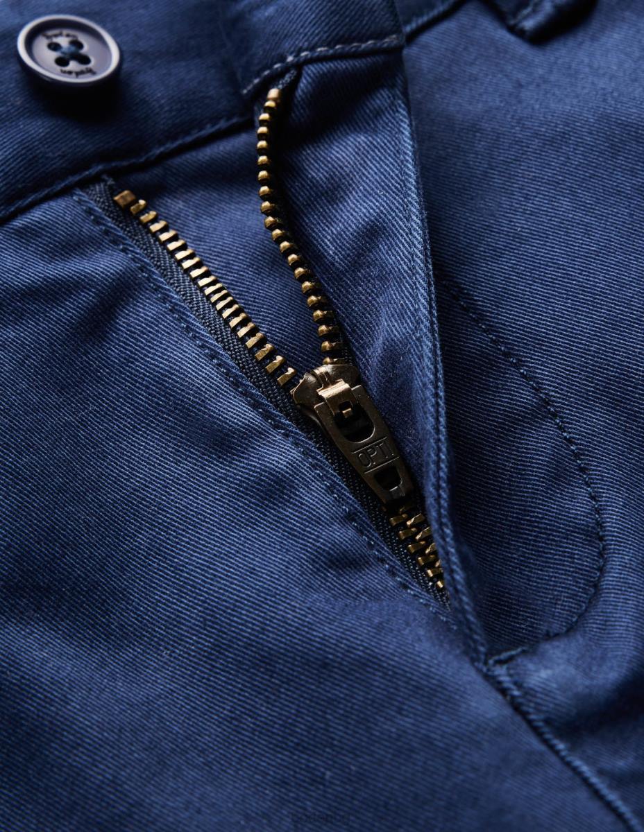 облекло Boden класически чино къс колеж флот момчета LL68874