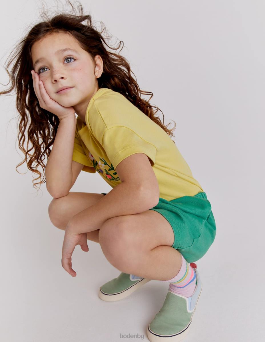 облекло Boden тениска с щампована графика мека лимонова надежда момичета LL682932