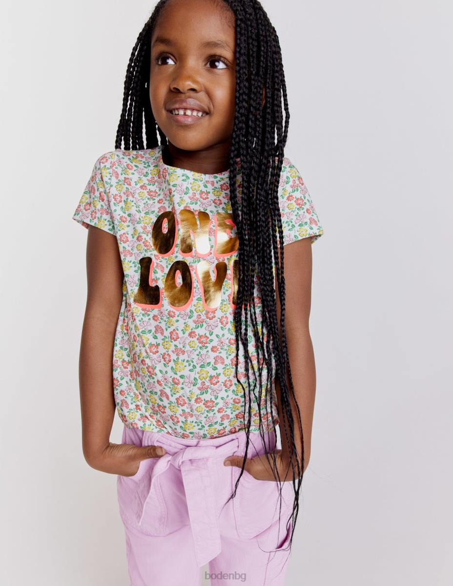 облекло Boden тениска с надпис с фолио флорална шушулка ванилия момичета LL682980