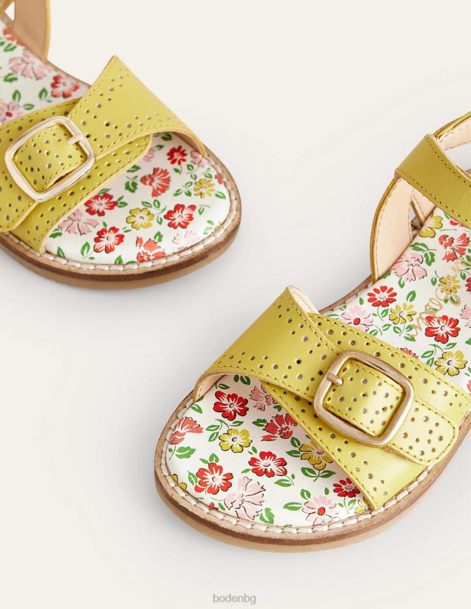 обувки Boden кожени сандали с катарама жълто момичета LL682713